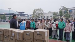 翻山越岭送关爱，大树云公益行动抵瑶乡